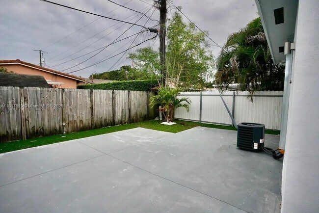 Photo - 1647 NW 29th Ave Unit 2