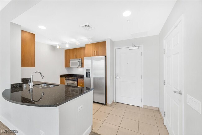 Building Photo - 200 W Sahara Ave Unit 206