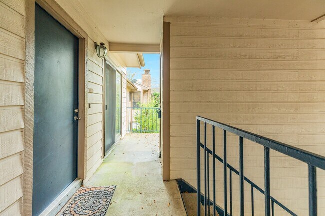 Photo - 7128 N Holiday Dr
