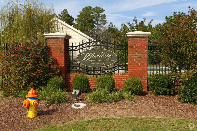 Woodlake Apartments