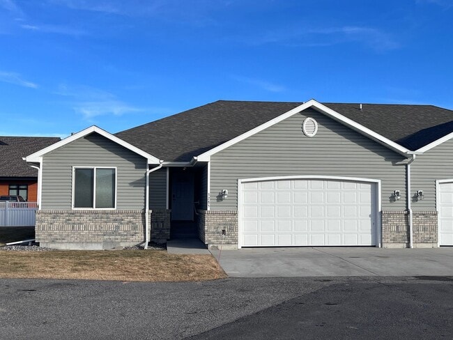 Building Photo - Gorgeous West End 4 bed Home!