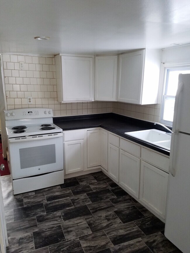 Photo - 26140 Main St