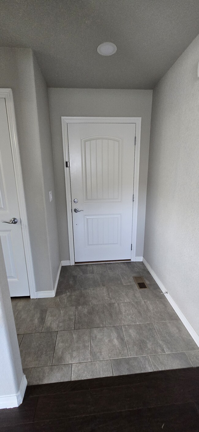 Front Door Entry - 6081 Anders Ridge Ln