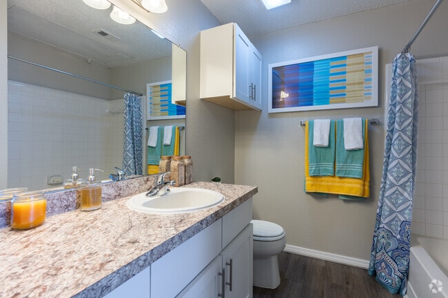 2BR, 2BA - 1,138SF
