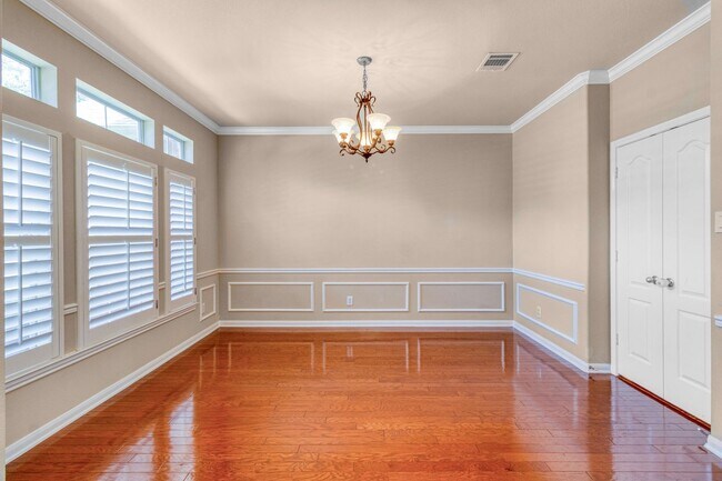 8707 Roswell Ridge