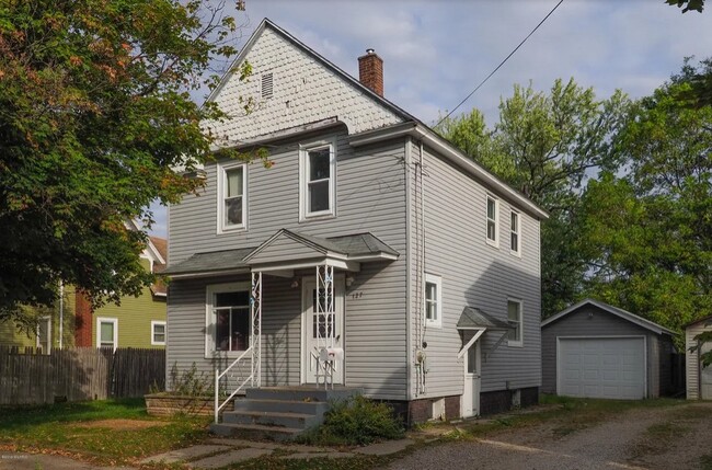 Building Photo - 127 E Emerson St Rental