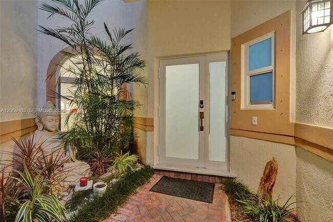 Photo - 644 W Palm Aire Dr