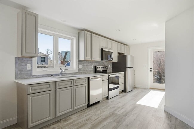 Building Photo - 23 Blake St