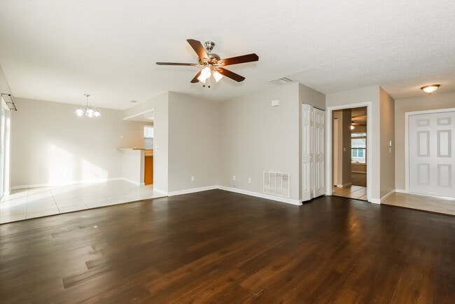 Photo - 318 Regal Park Dr