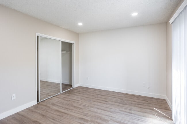 1BR, 1BA - 800SF Bedroom