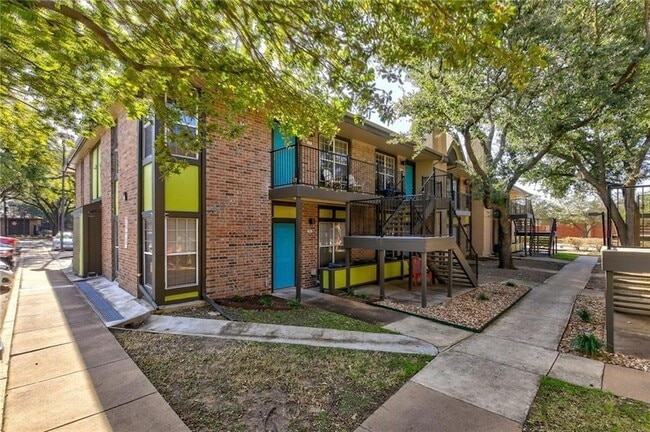 Photo - 7685 Northcross Dr Unit 125