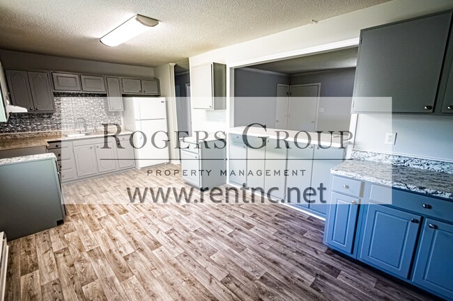 Photo - 106 Westbury Dr