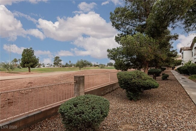 Photo - 5650 E Sahara Ave Unidad 1048