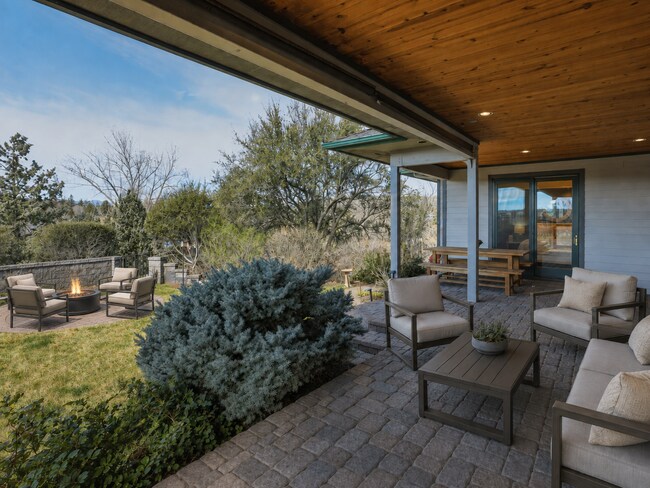 Photo - Beautiful 3-Bedroom Home Above Miller’s Landing with River and Mountain Vistas