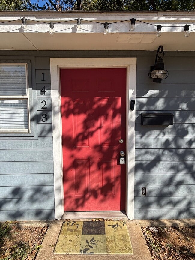 Photo - Charming, Updated 2 bed, 1 bath Duplex in ...