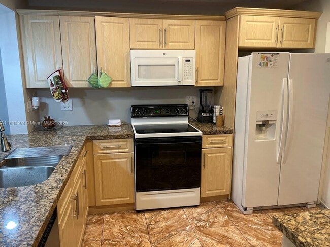 Photo - 2500 SW 81st Ave Unidad 102