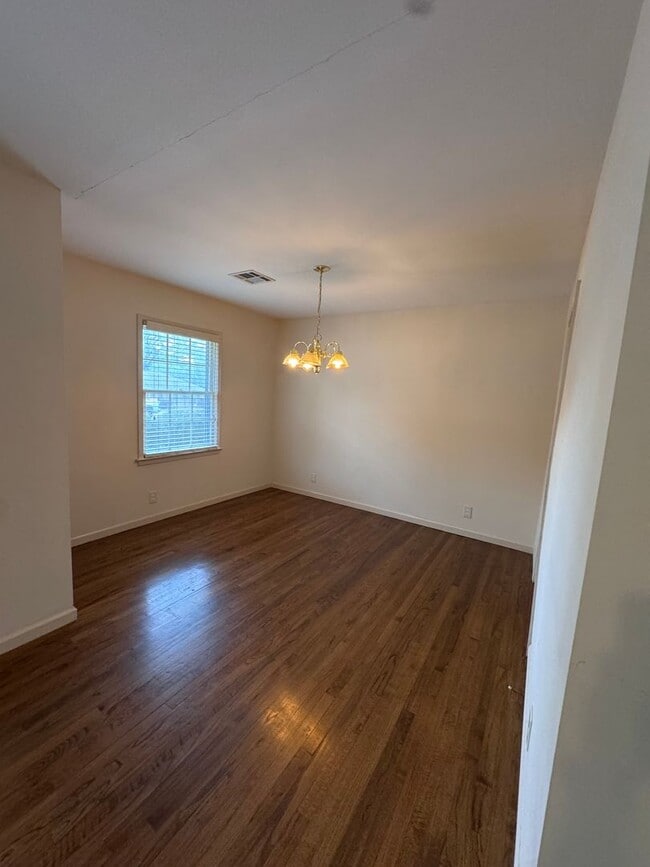 Photo - 572 Farmington Rd