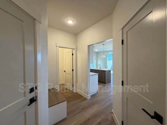 Photo - 602 Hemsworth Ln
