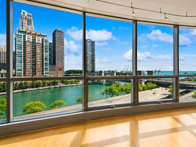 Building Photo - 420 E Waterside Dr Unit 412