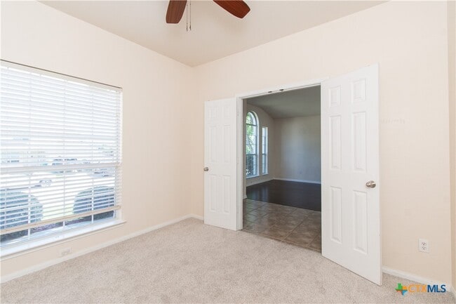 Building Photo - 424 Winter Sun Dr Rental