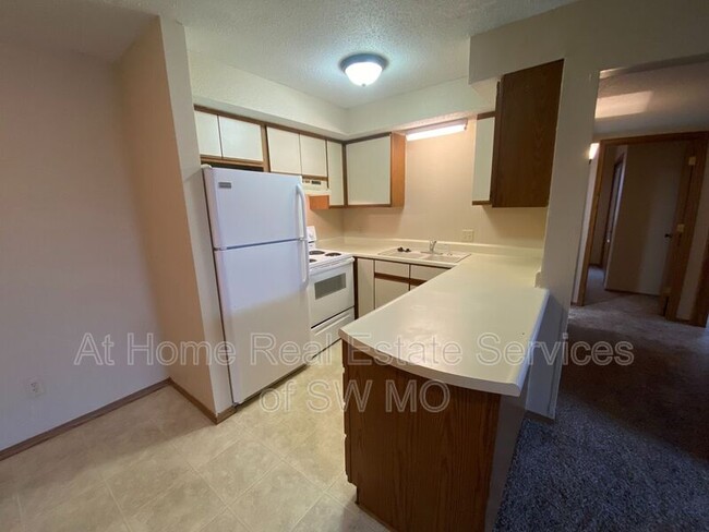 Photo - 2850 S Rogers Ave Unidad Apt #3