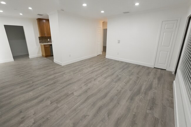 Photo - 425 NE 109th St