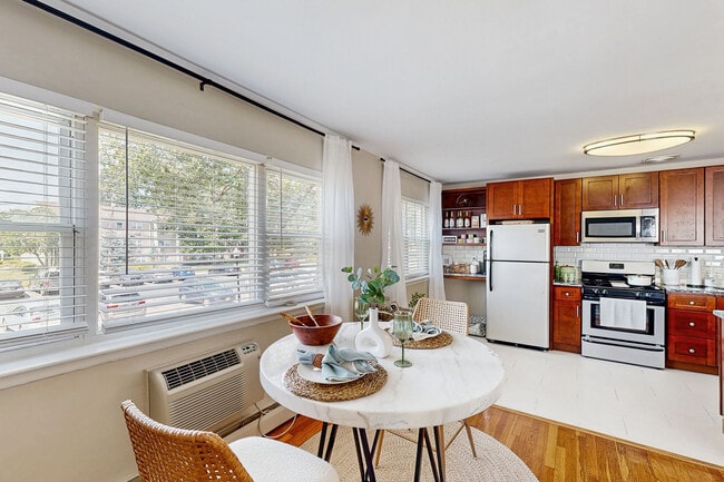 Photo - The Crossings at Menlo Park