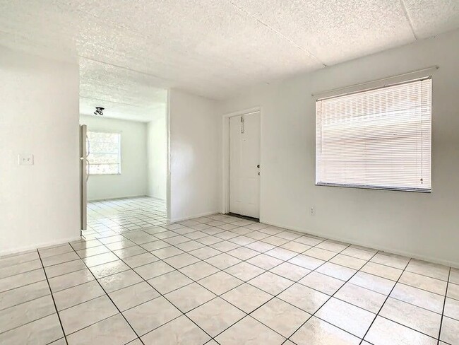 Photo - 714 Michigan Ct