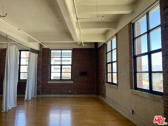 1850 Industrial St Unidad 504
