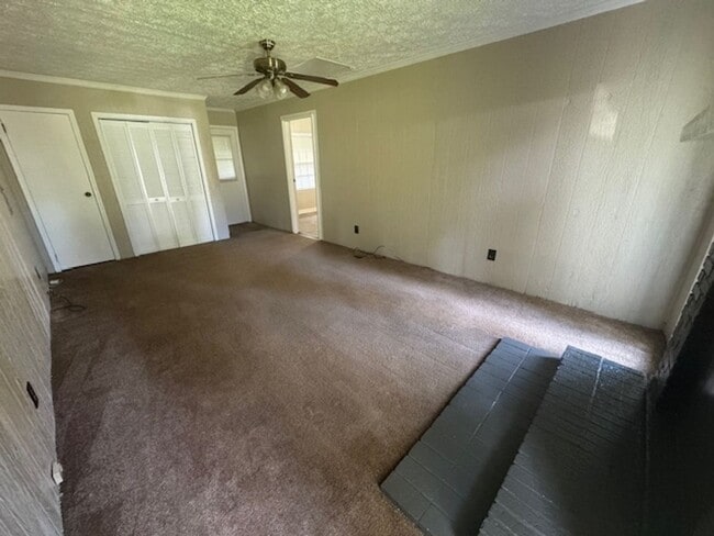 Photo - 205 Chesterfield Pl