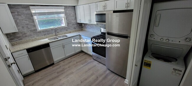 Building Photo - 1321 W Sherwin Ave Unit GB