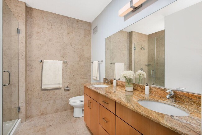 240 E Illinois St Unit 1607