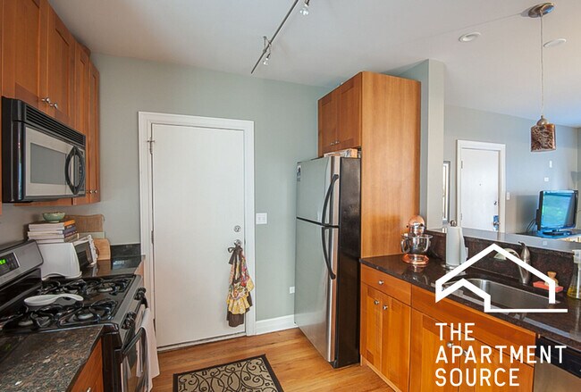 Building Photo - 3810 N Sheffield Ave Unit 1E