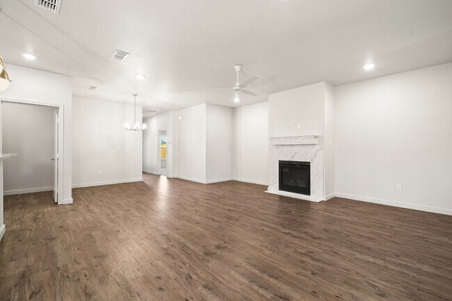 Photo - Luxurious Townhome Located In Abbey Glen -...