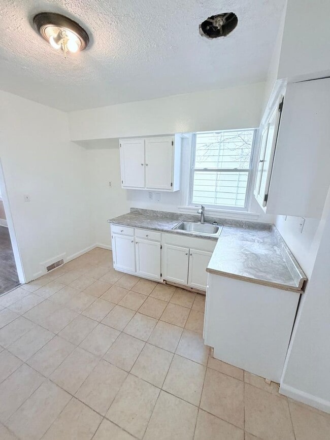 Photo - Spacious 4-Bedroom Single-Family Home with 2-Car Garage in Cleveland Heights