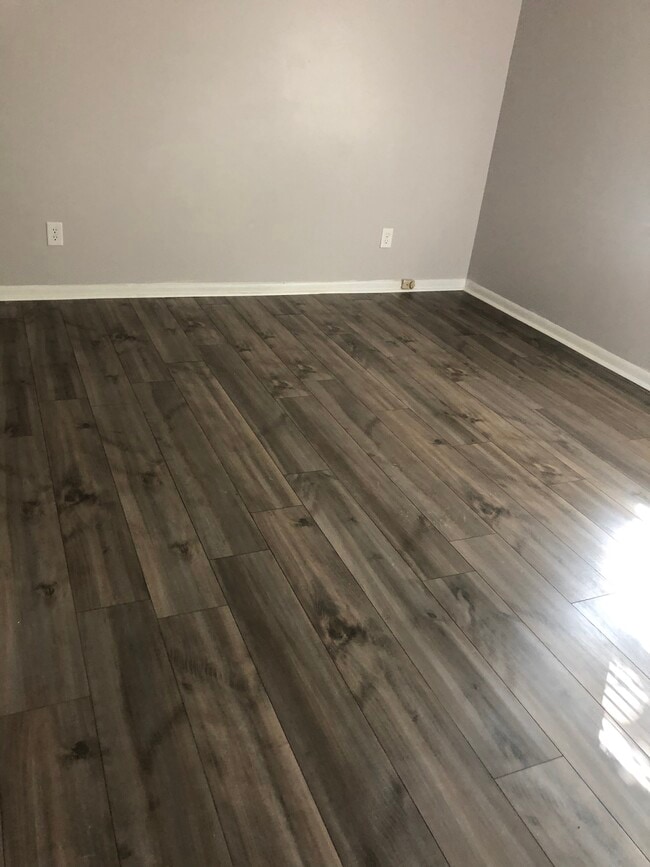 Photo - 1106 Douglas Cir