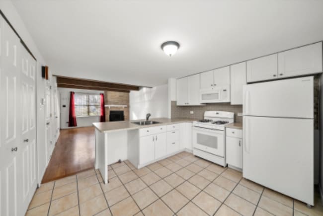 Photo - 430 Normandie Ln