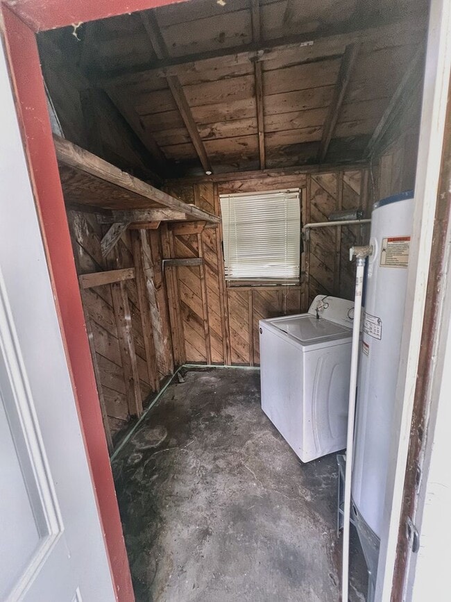 Photo - 368 Leron Ave