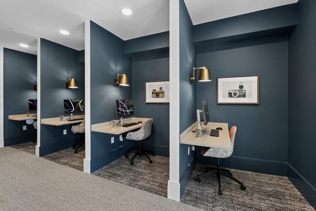 Coworking Lounge - Free professional workspace with computers and printer. Work remotely without paying for a coworking membership.