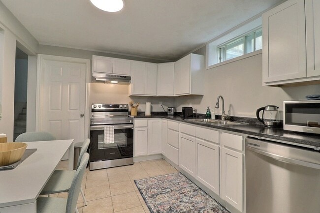 Building Photo - 5 Scarborough Ave Unit Lower Level Room #1