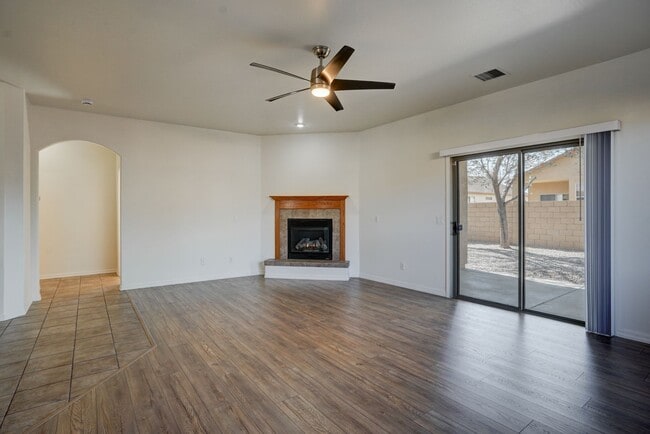 Photo - 3 bedroom, 2 bathroom home for rent in Viewpoint North