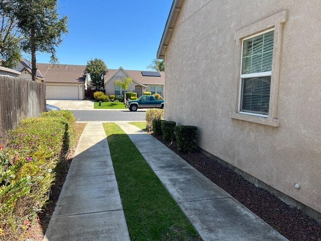 Photo - 3 bedroom single story in Manteca!