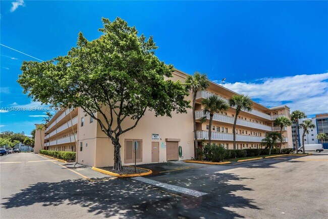 Building Photo - 505 E Dania Beach Blvd Unit 4-3G