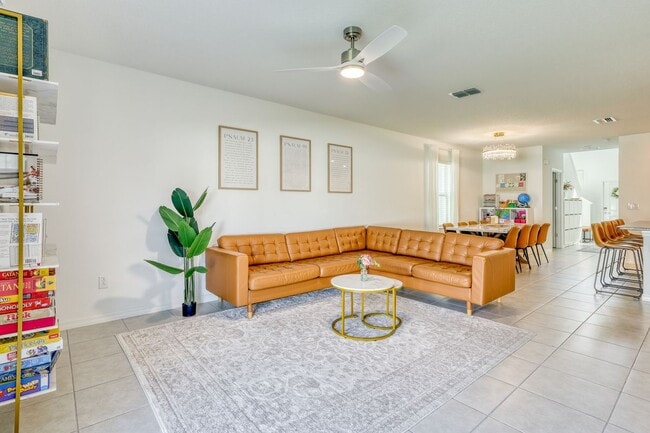 Photo - 111 Rain Lily Ave