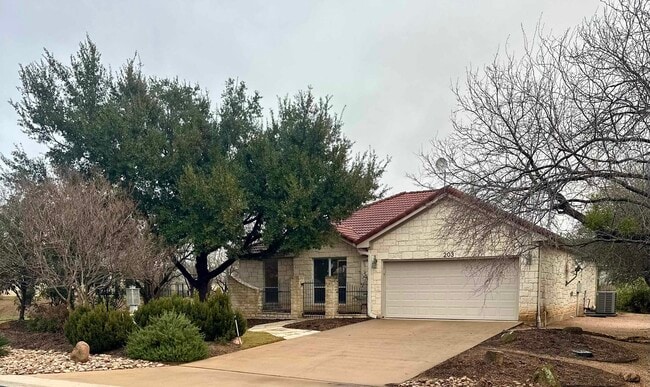 Photo - 203 Hi Cir W