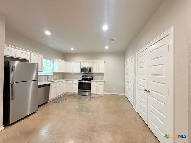 Building Photo - 607 E Martindale St