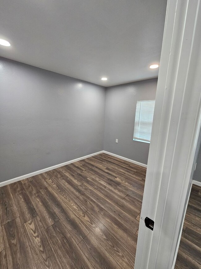 Photo - 908 6th St Unidad B