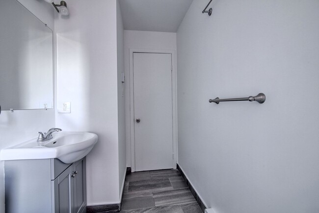 Photo - 3421 Rue Durocher Unit 306