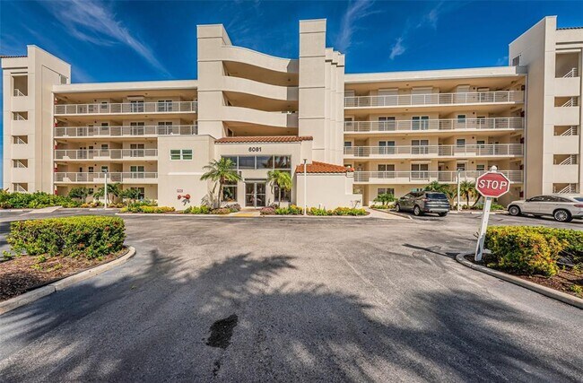 Building Photo - 6081 Bahia Del Mar Cir Unit 456 Rental