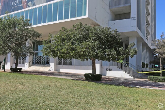 Photo - Ten Museum Park